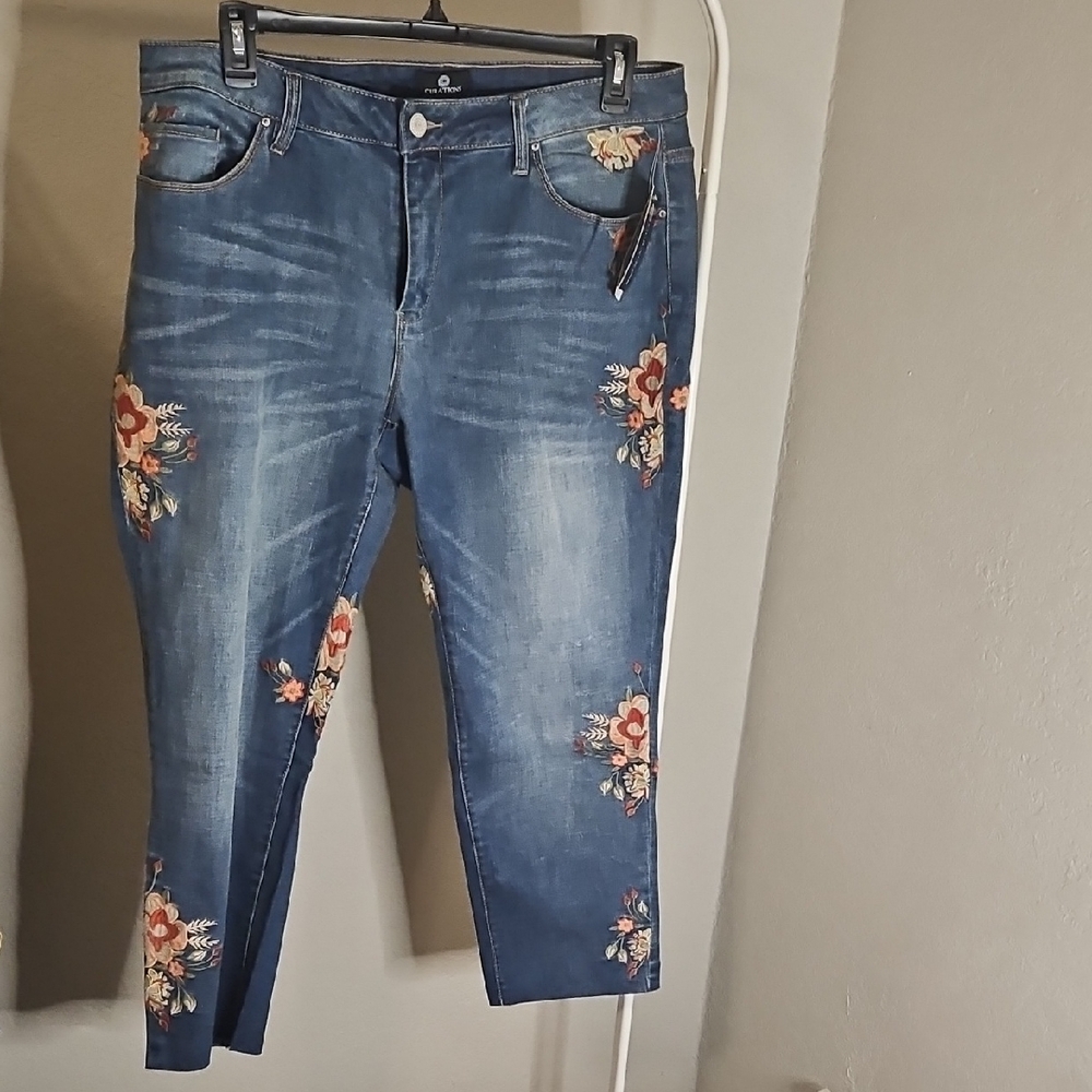 NWT Floral Embroidered Straight Leg Jeans